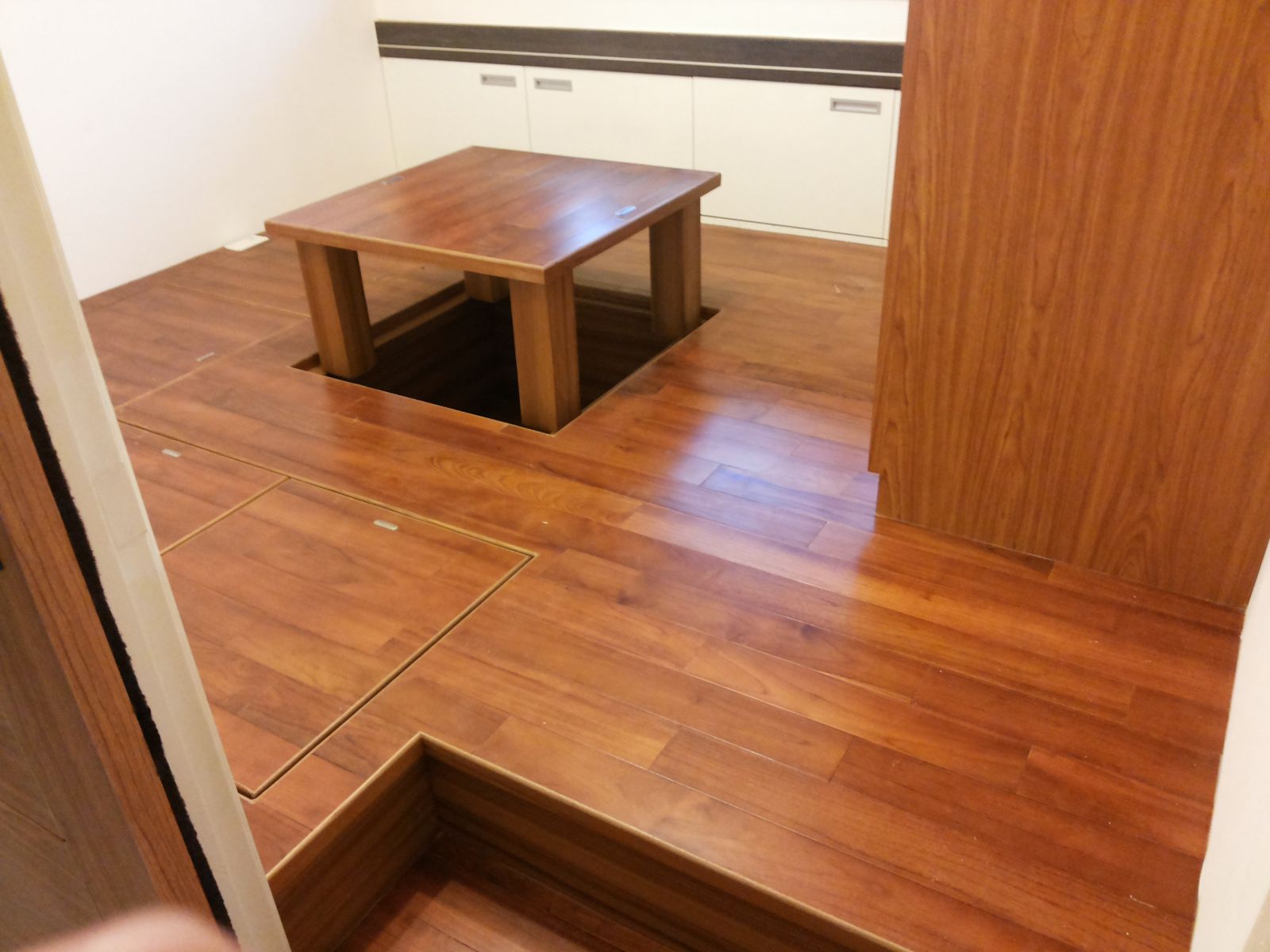 架高和室實木地板 活動桌